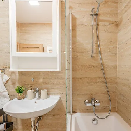 Centrum 60m2 4 Beds 公寓 *